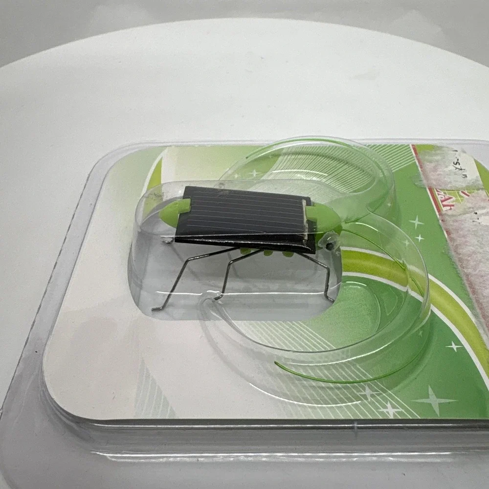 Solar Powered‎ Grasshopper Toy Educational Gadget Bug Novelty Green Science New